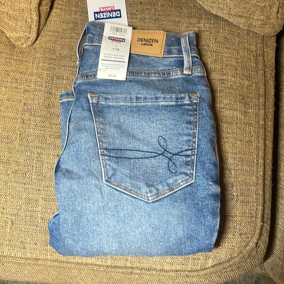 Denizen Levi’s jeans - Picture 1 of 3